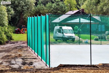 Montaż ogrodzeń do siatkówki plażowej siatki na ogrodzenie boiska do siatkówki plażowej